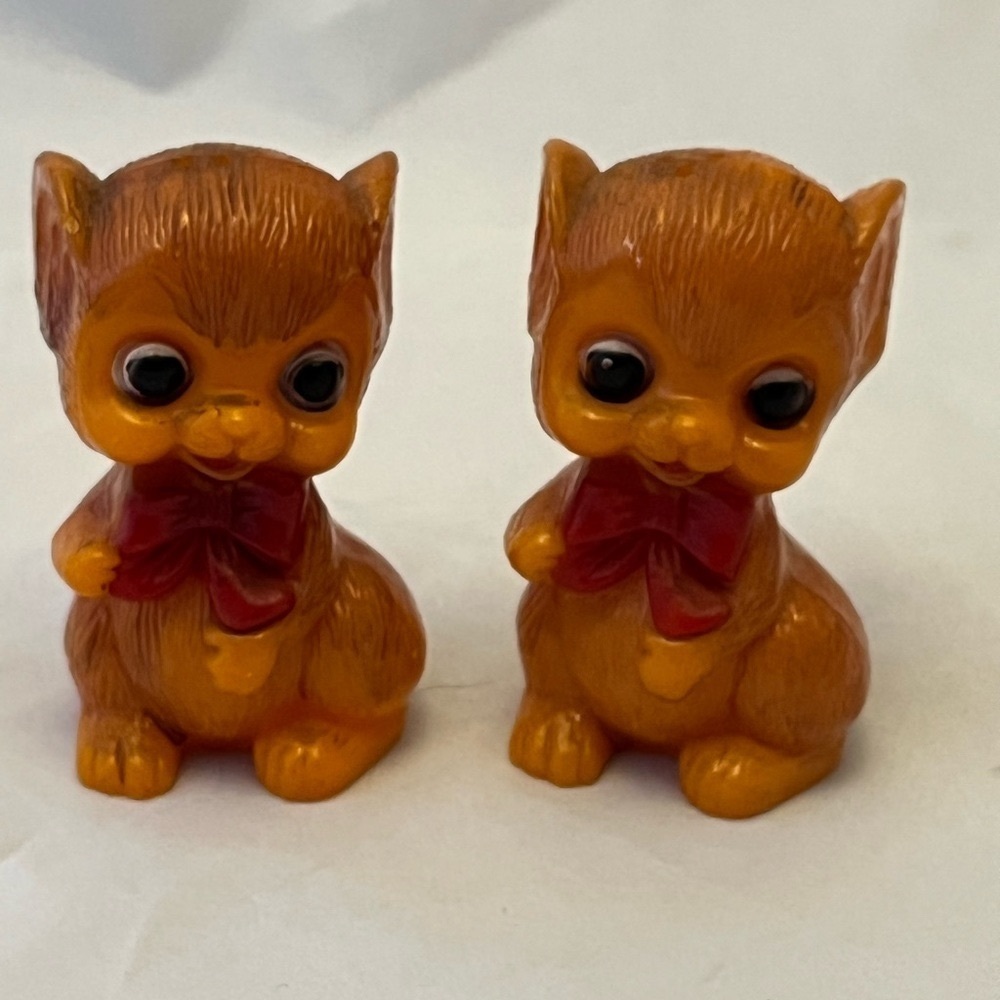 VTG Mouse Mice w/ Bow Salt & Pepper Shakers Hong Kong Sloppy Paint Job, Kitschy